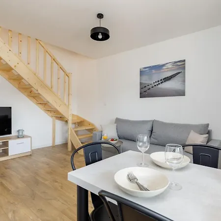 Seaside Escape Pet Friendly By Renters Apartment